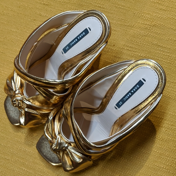 Zara Gold Metallic Old Hollywood Heels! - Picture 8 of 9